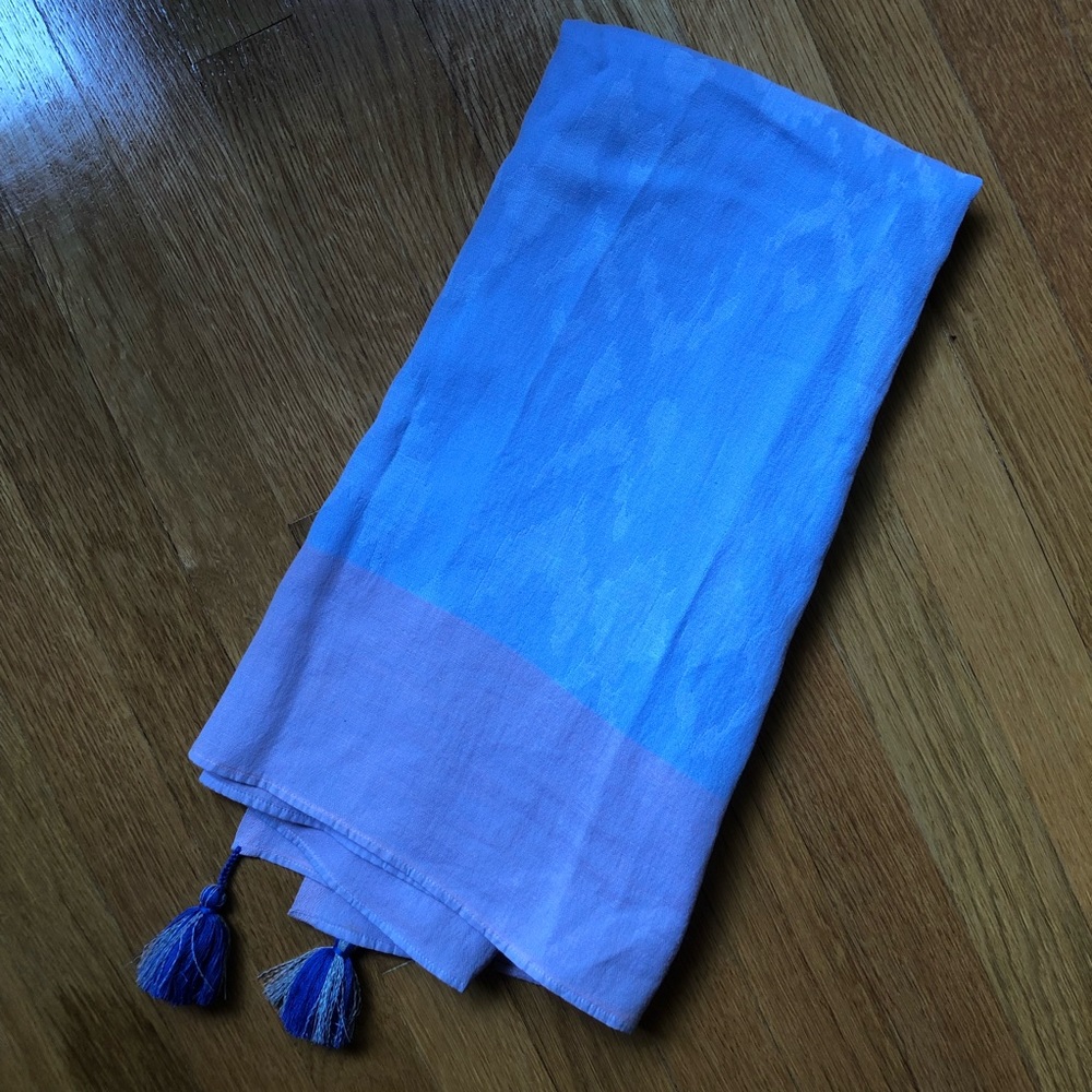 Pretty oversized Ivivva cotton scarf